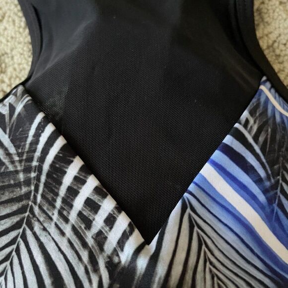 We Are Handsome Womens Black Active High Neck Eclipse Print Sports Bra Size XS - Picture 4 of 8